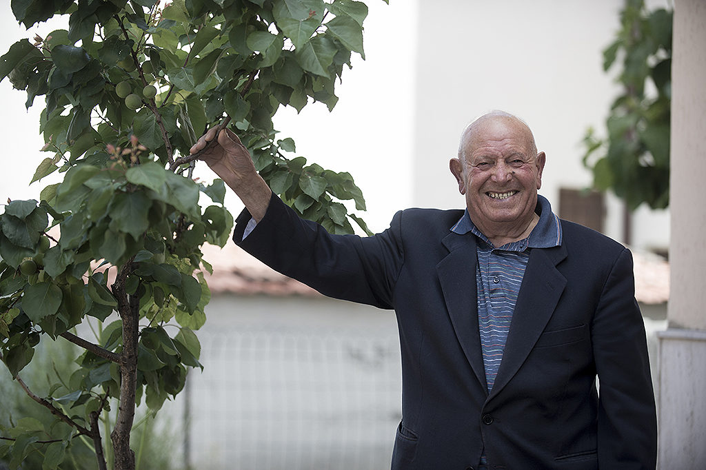 We work with family-owned olive estates to bring single-source olive oil to our customers.