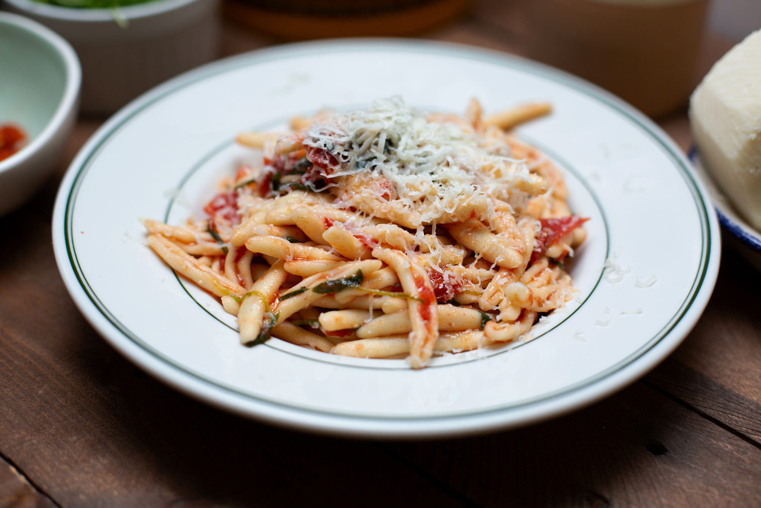 Cicatelli con rucola e pomodori